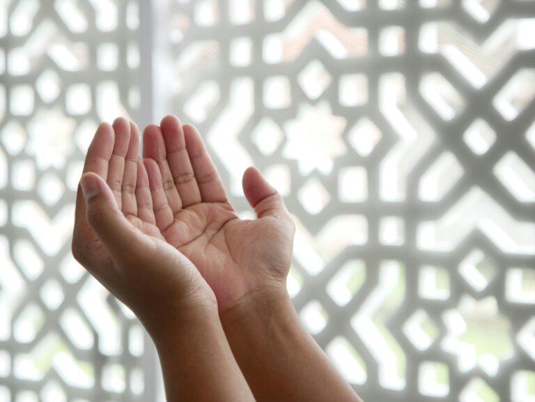 7 Tempat Mustajab Untuk Berdoa di Makkah-Madinah