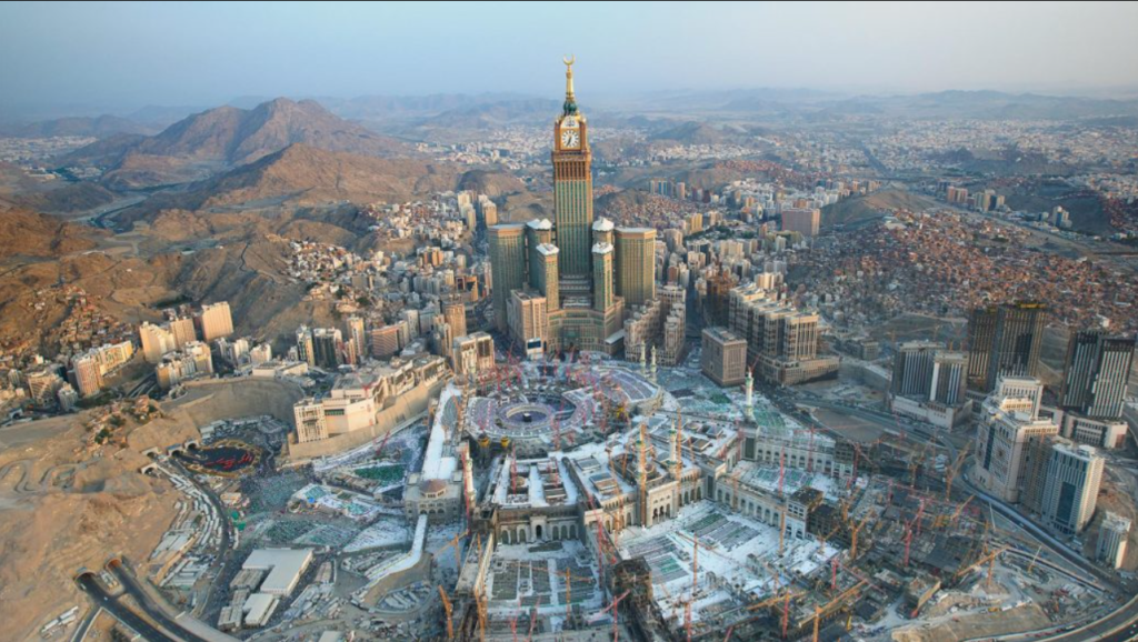 Menara Abraj Al Bait Menara Jam Tertinggi di Dunia Berada di Makkah