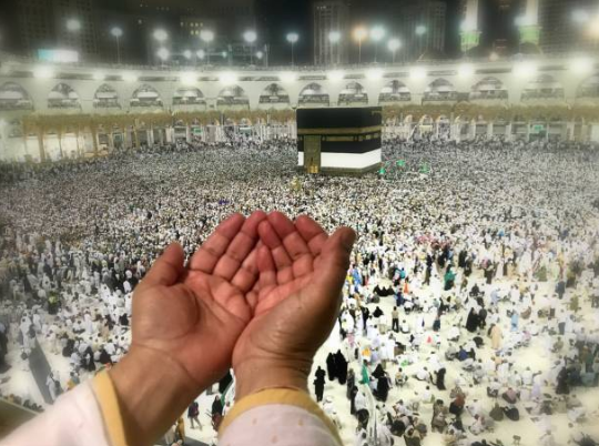 Etika dan Adab Saat Berinteraksi dengan Jamaah Umroh dan Haji