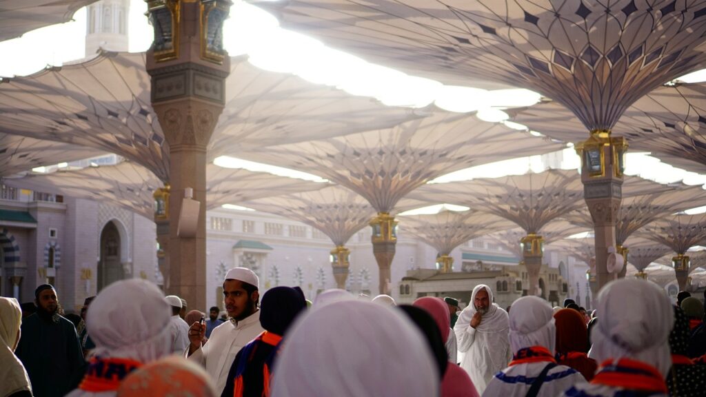 payung konvertibel di area masjid nabawi