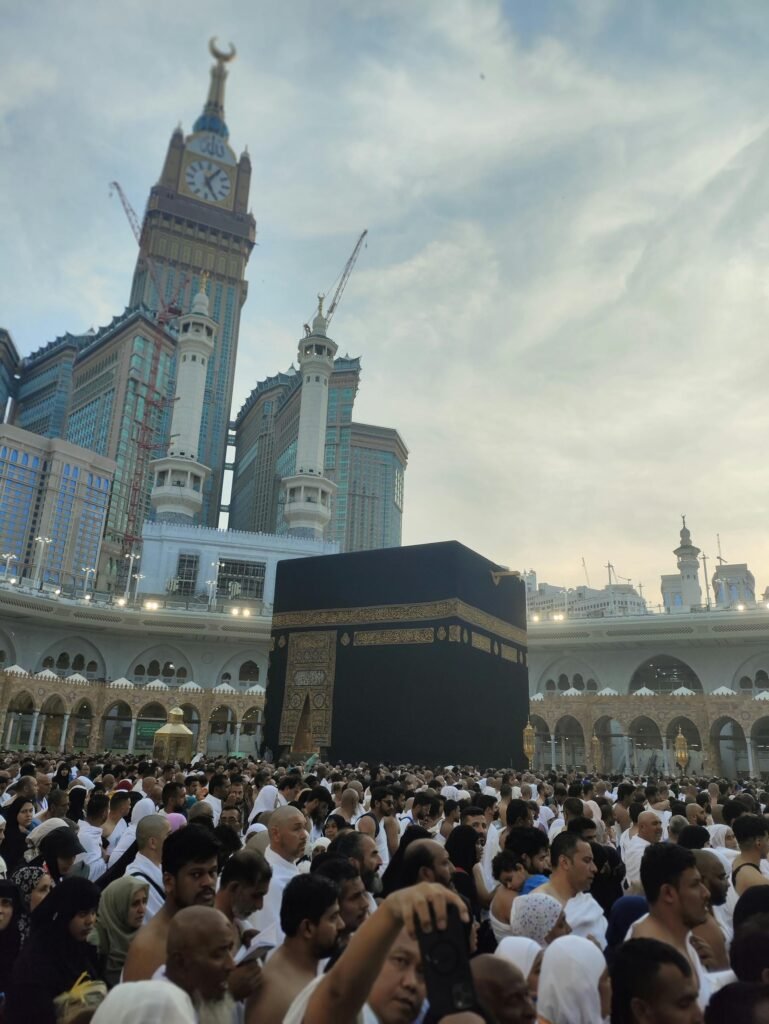 pexels goran 602693033 30225437 Pahala Tak Terputus: Makna Badal Umroh Untuk Orang yang Sudah Meninggal
