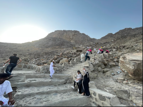 Menjaga Adab Saat Melaksanakan Umroh: Menghargai setiap langkah ibadah 1 menjaga adab saat melakukan umroh