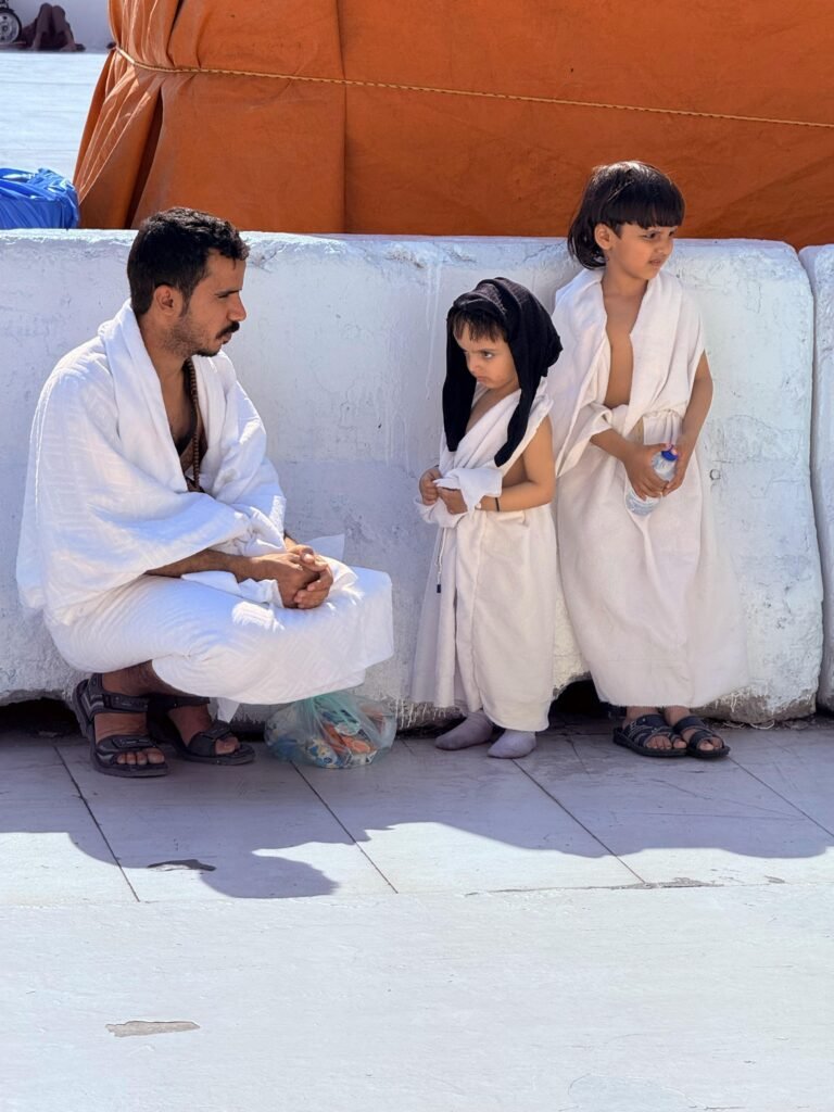 pexels i brahim bozkurt 2156703006 35304050 Gelang Pengaman Umroh, Menghindari Hilang dari Rombongan