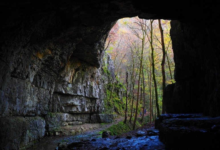 Gambar ilustrasi gua Tsaur